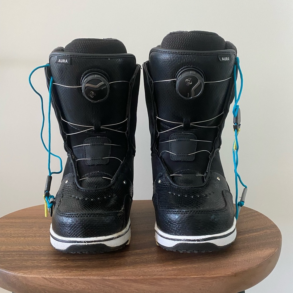 Vans, Aura Pro Snowboard Boots, women size 8, TTS, excellent condition